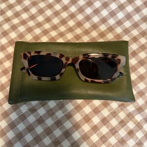 AIRE Sculptor Sunglasses Tortoiseshell with Green Case